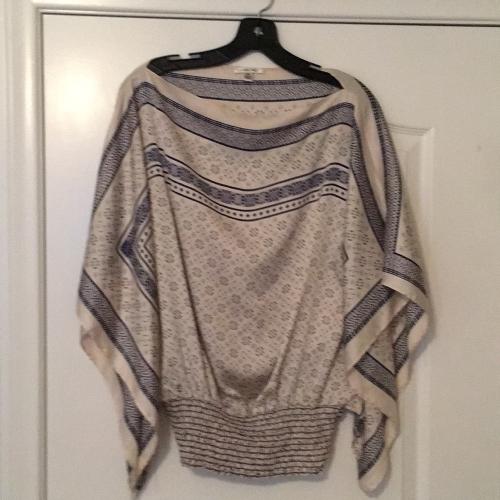 Cute silky top -